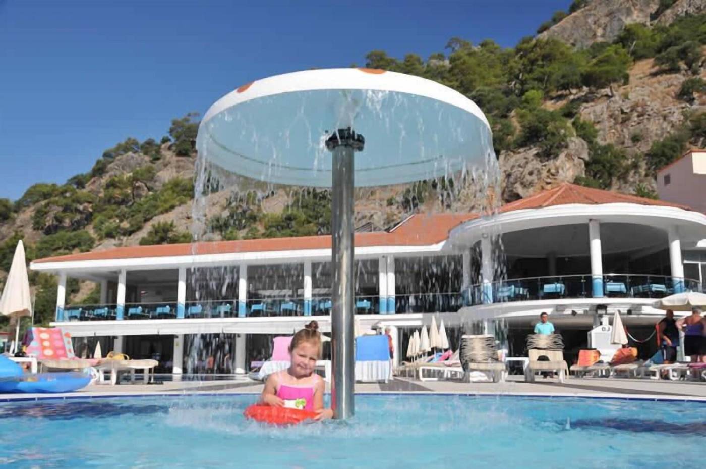 Montebello-Resort---Spa-Pool-16