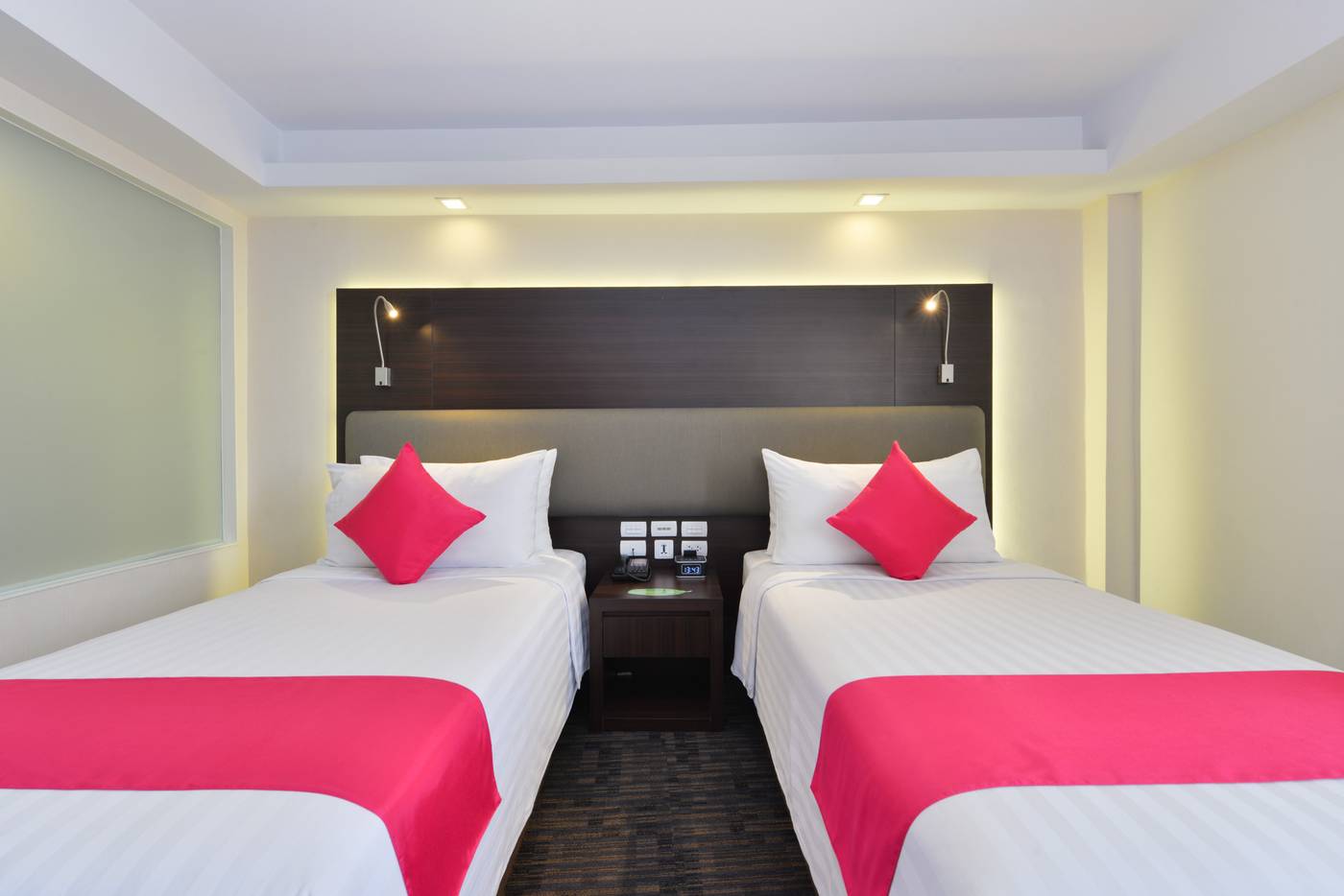 Hotel-Royal-Bangkok---Chinatown-Room-32