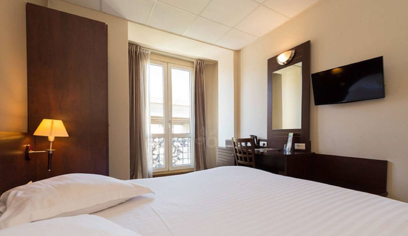 Kyriad-Nice-Centre-Gare-Room-11