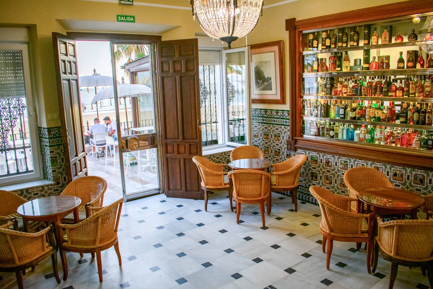 Playa-de-Regla-Lobby-44