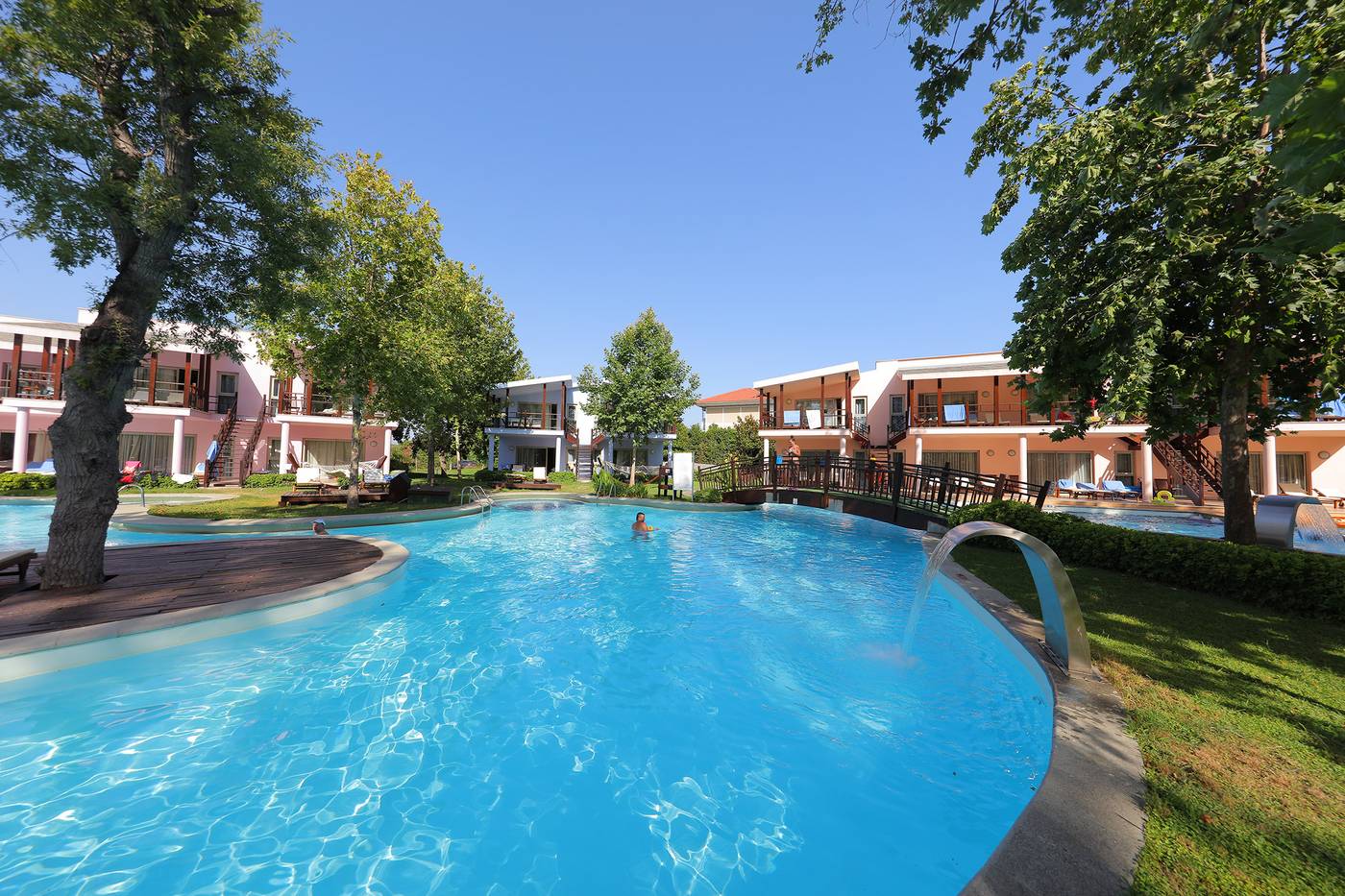 Sueno-Hotels-Beach-Side-Pool-2