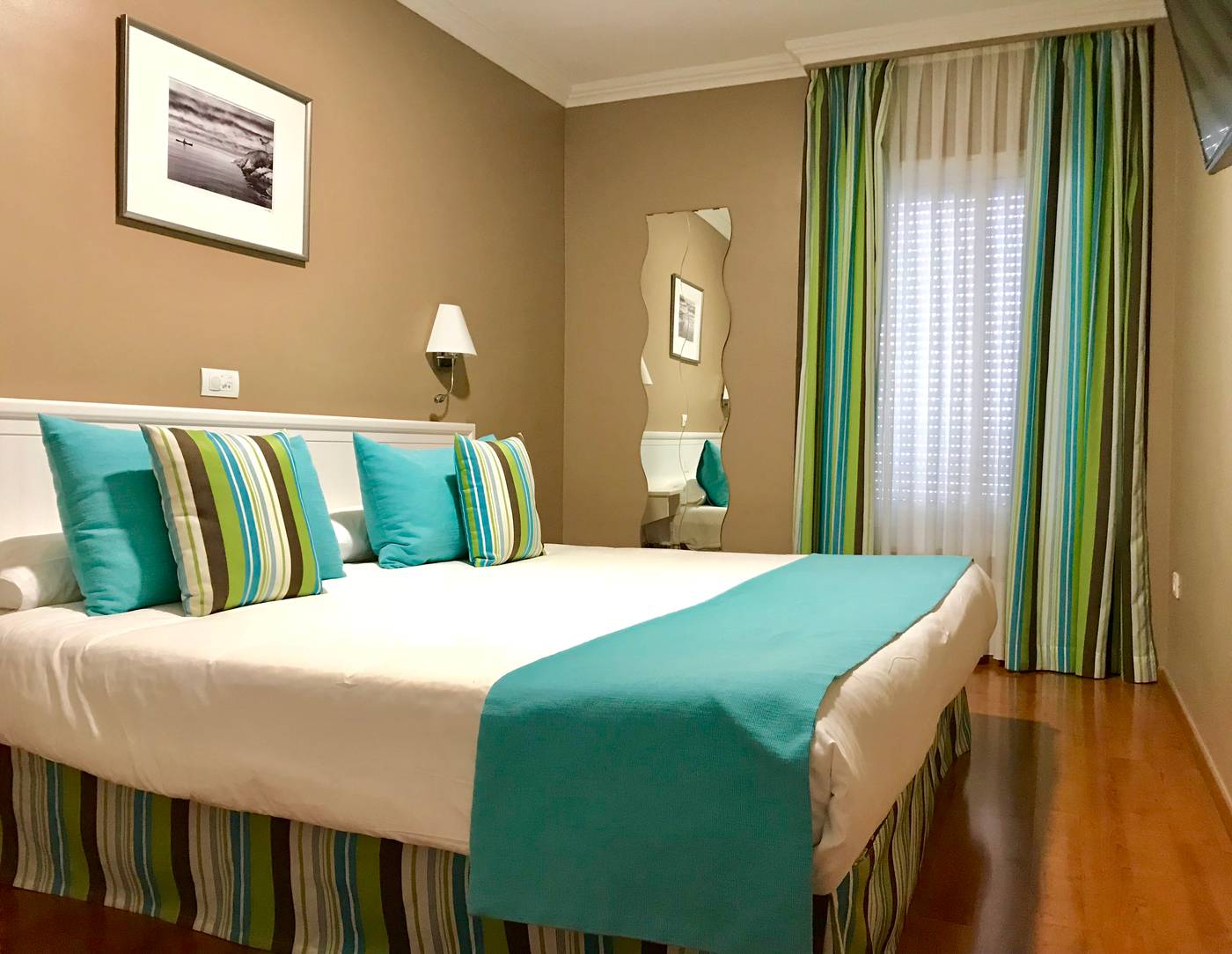 Hotel-Spa-La-Quinta-Park-Suites-Room-7