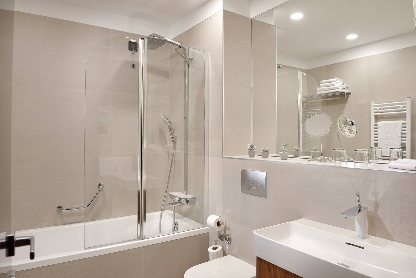 Sia-Split-Hotel-Room-13