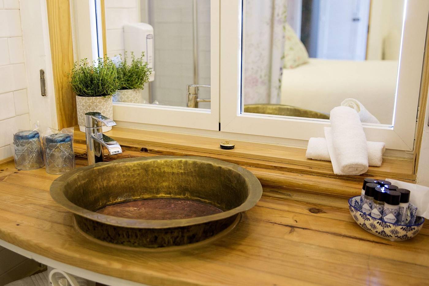 Ninho-Saloio-Room-47