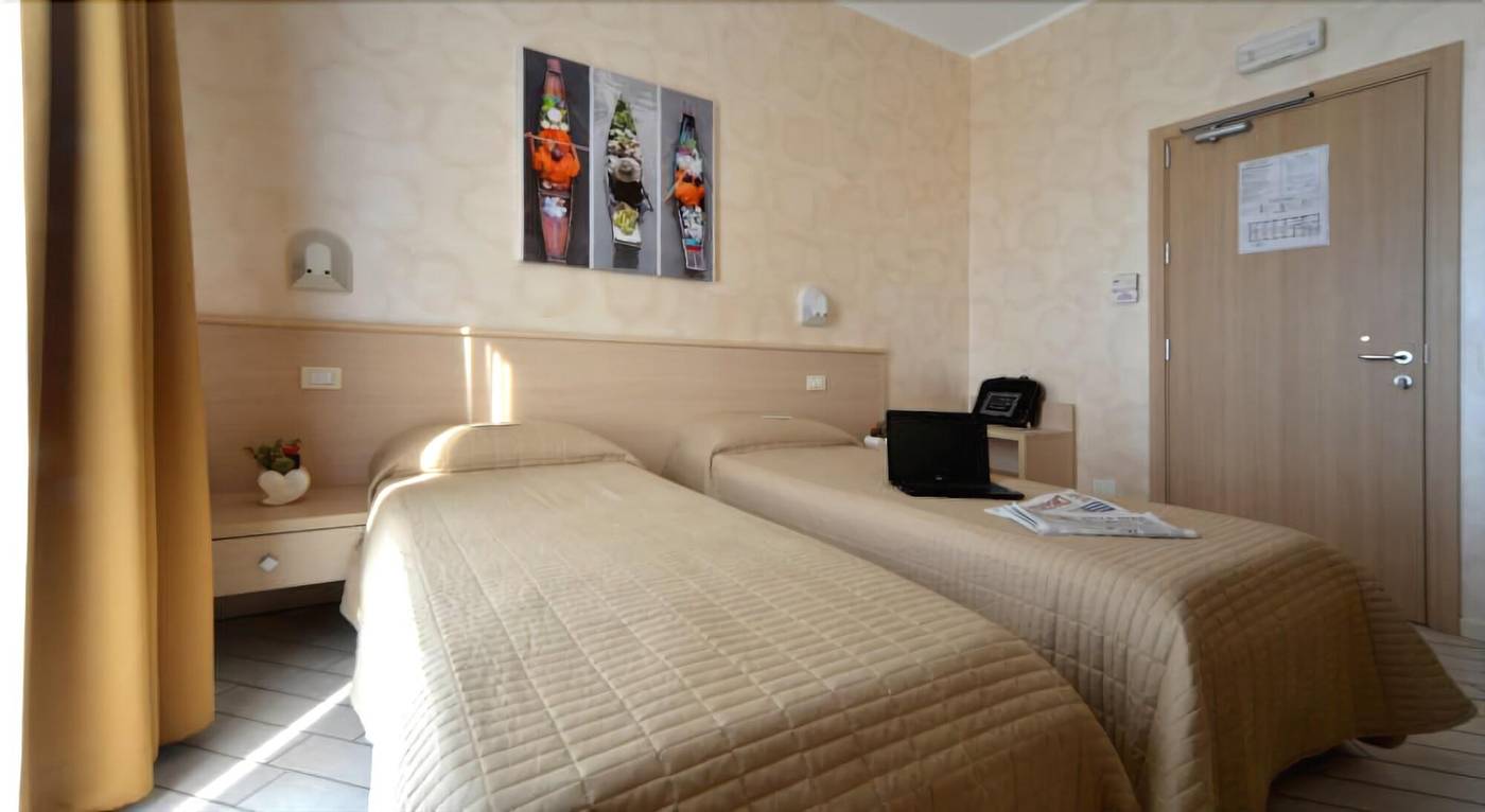 Hotel Mirandola - Italy - MIRANDOLA - Room - 6