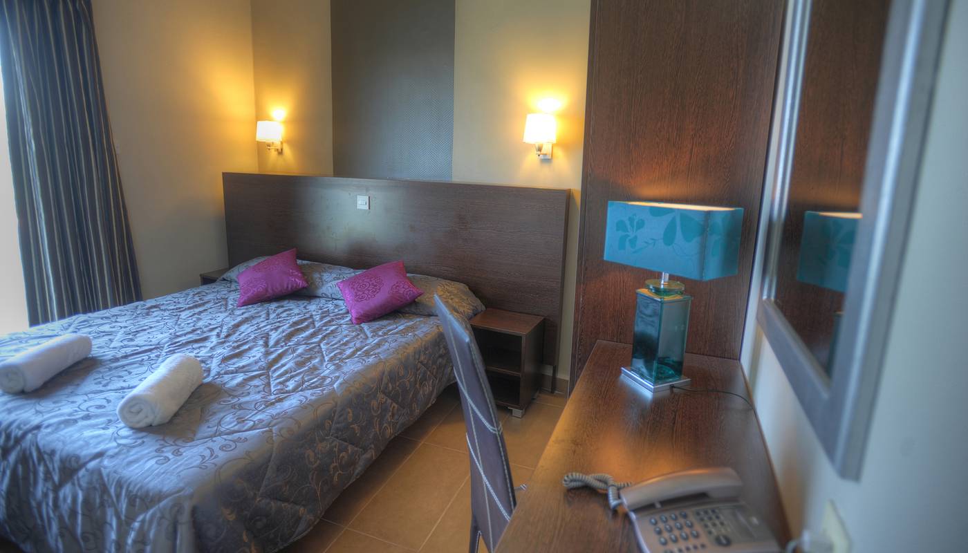 Carlton-Hotel-Room-24