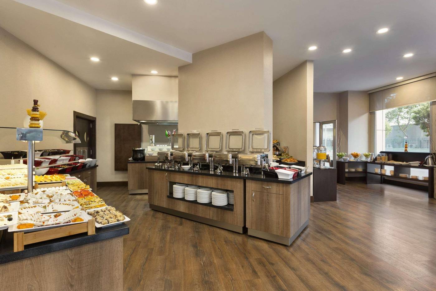 Ramada-Plaza-Izmir-Restaurant-50