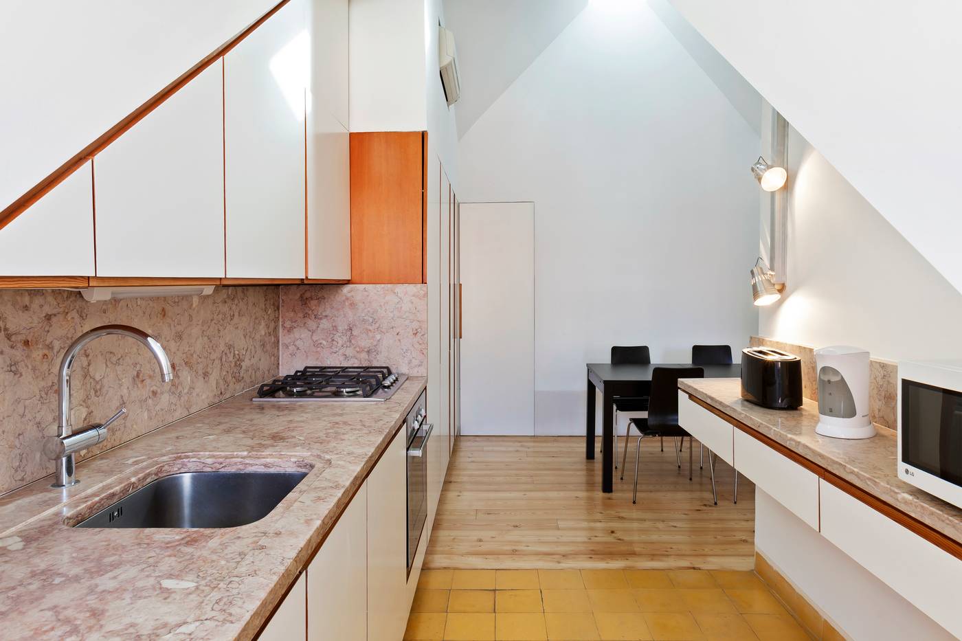 Hello-Lisbon-Cais-do-Sodre-Room-19