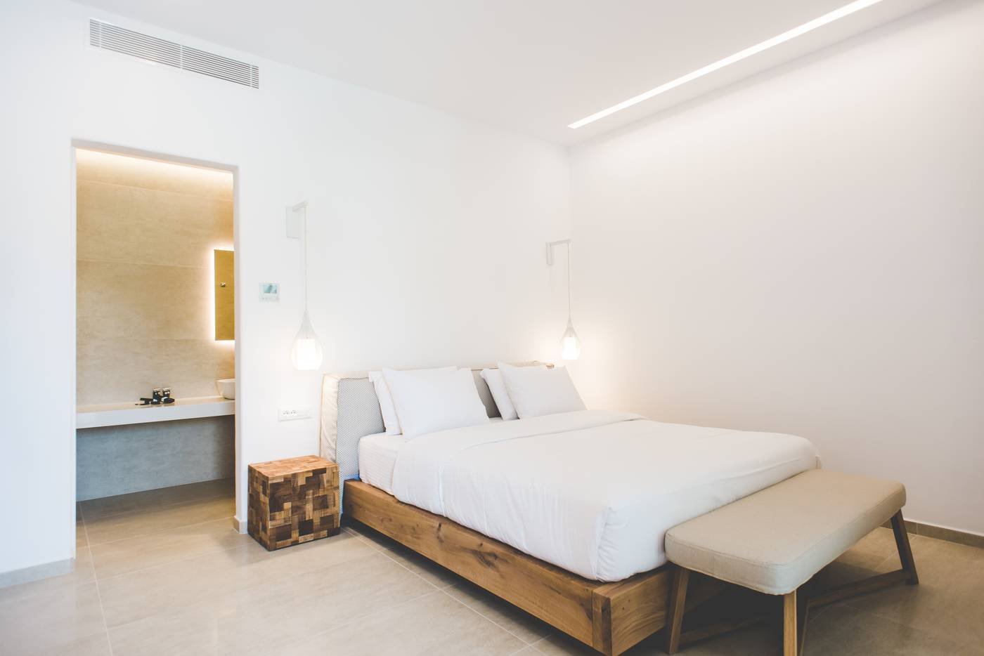 Super-Paradise-Hotel-Room-24