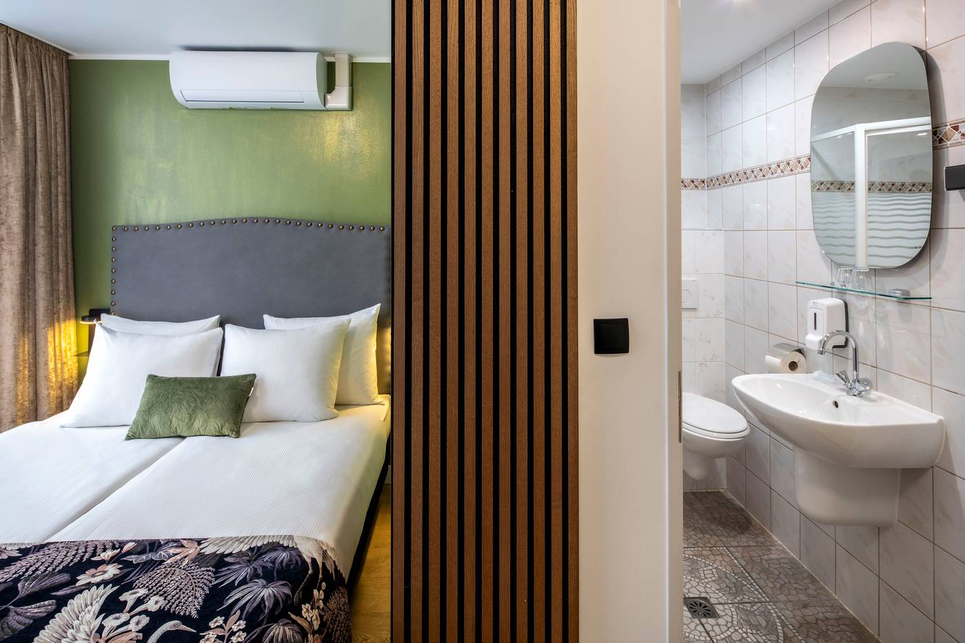 Hotel-Jupiter-Room-48