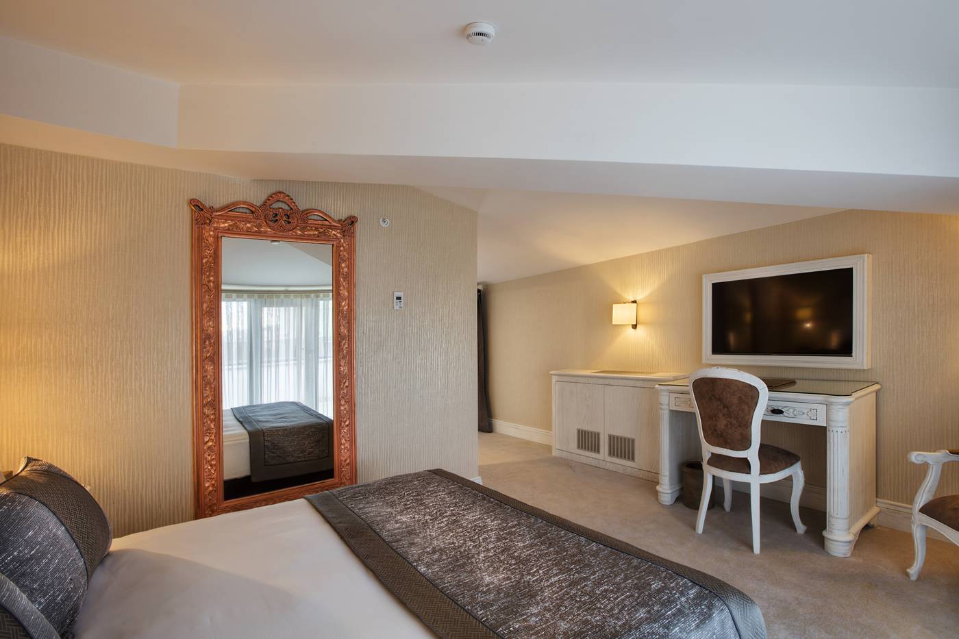 Ottomans-Life-Hotel-Deluxe-Room-25