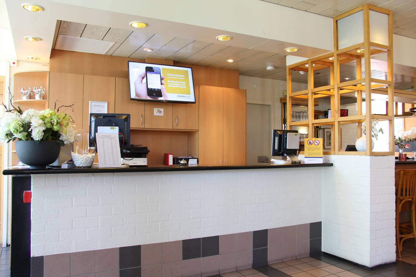 Bastion-Hotel-Schiphol-Hoofddorp-Lobby-12