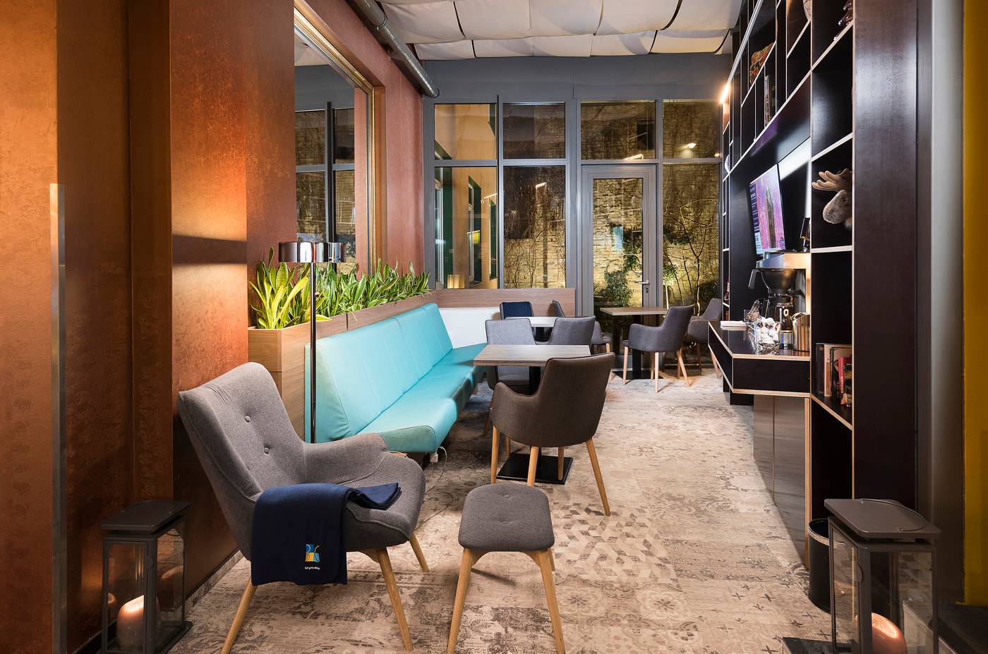 Bo18-Superior-Hotel-Lobby-5