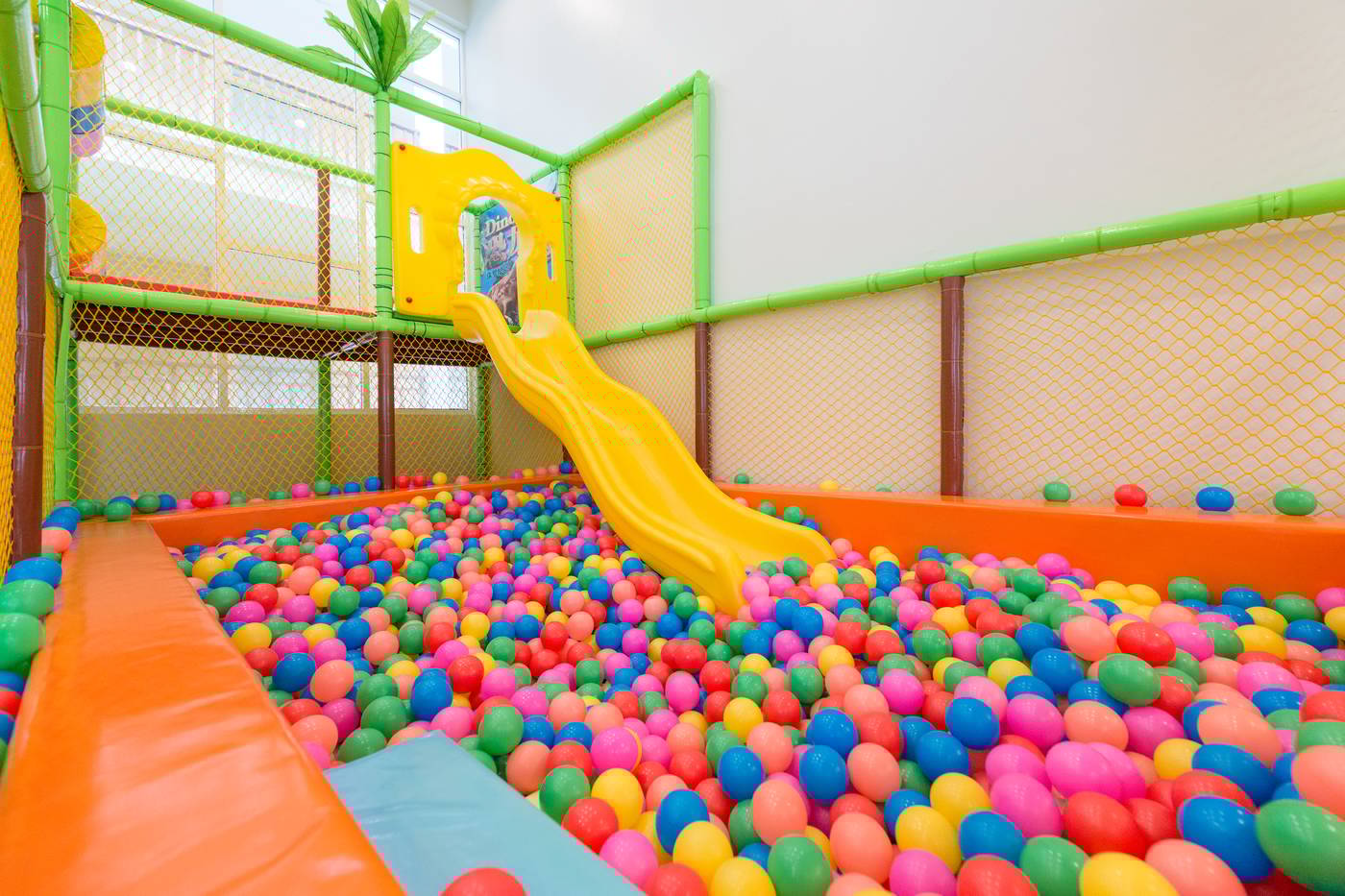 Katathani-Phuket-Beach-Resort-Sports-and-Entertainment-82