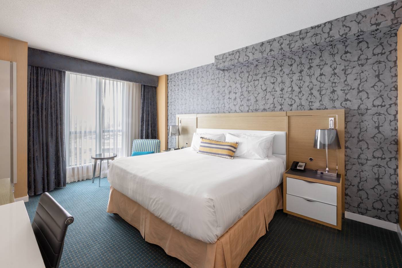 Executive-Plaza-Hotel-Conference-Centre-Coquitlam-BC-Room-21
