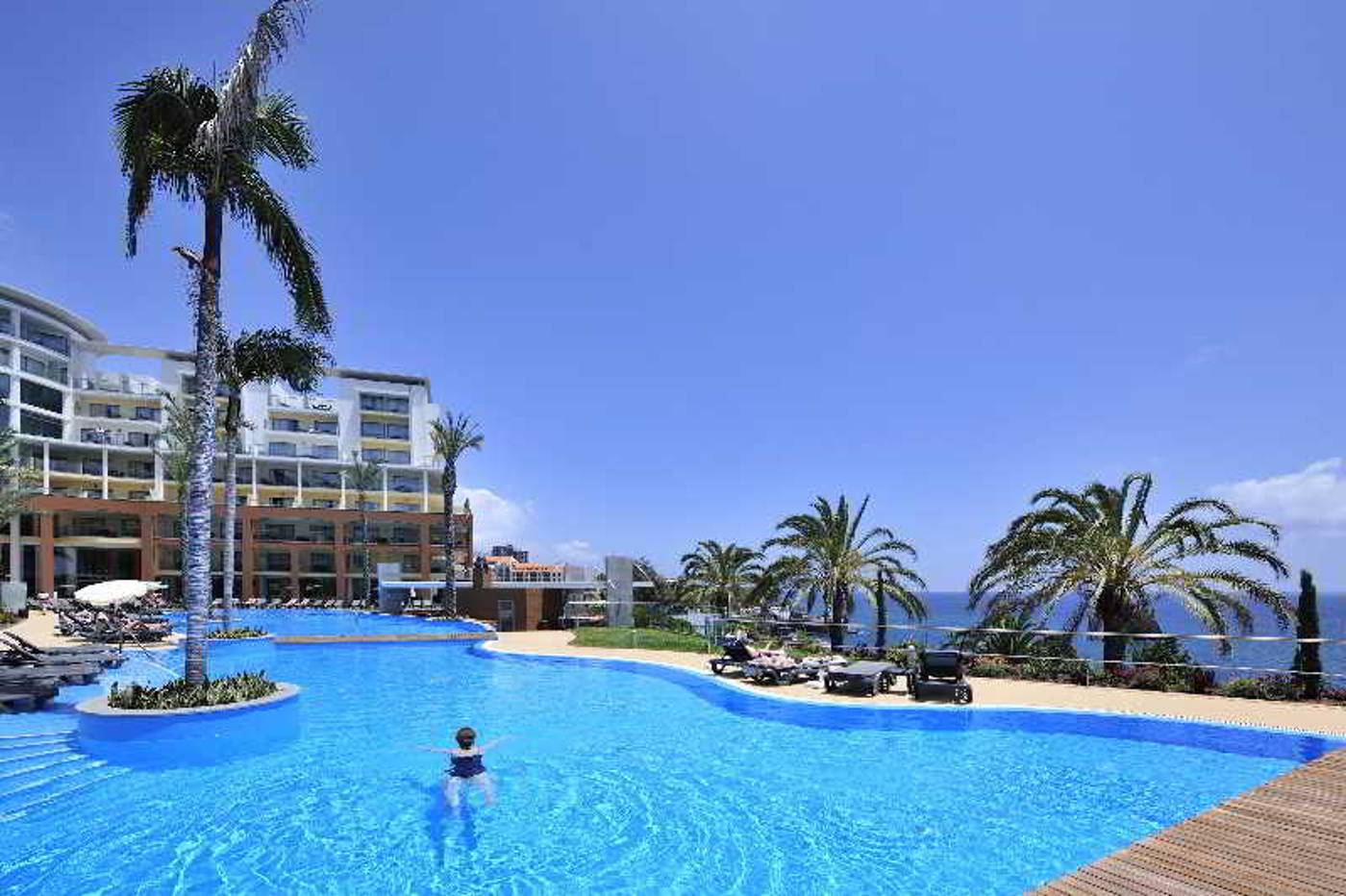 Pestana-Promenade-Pool-1