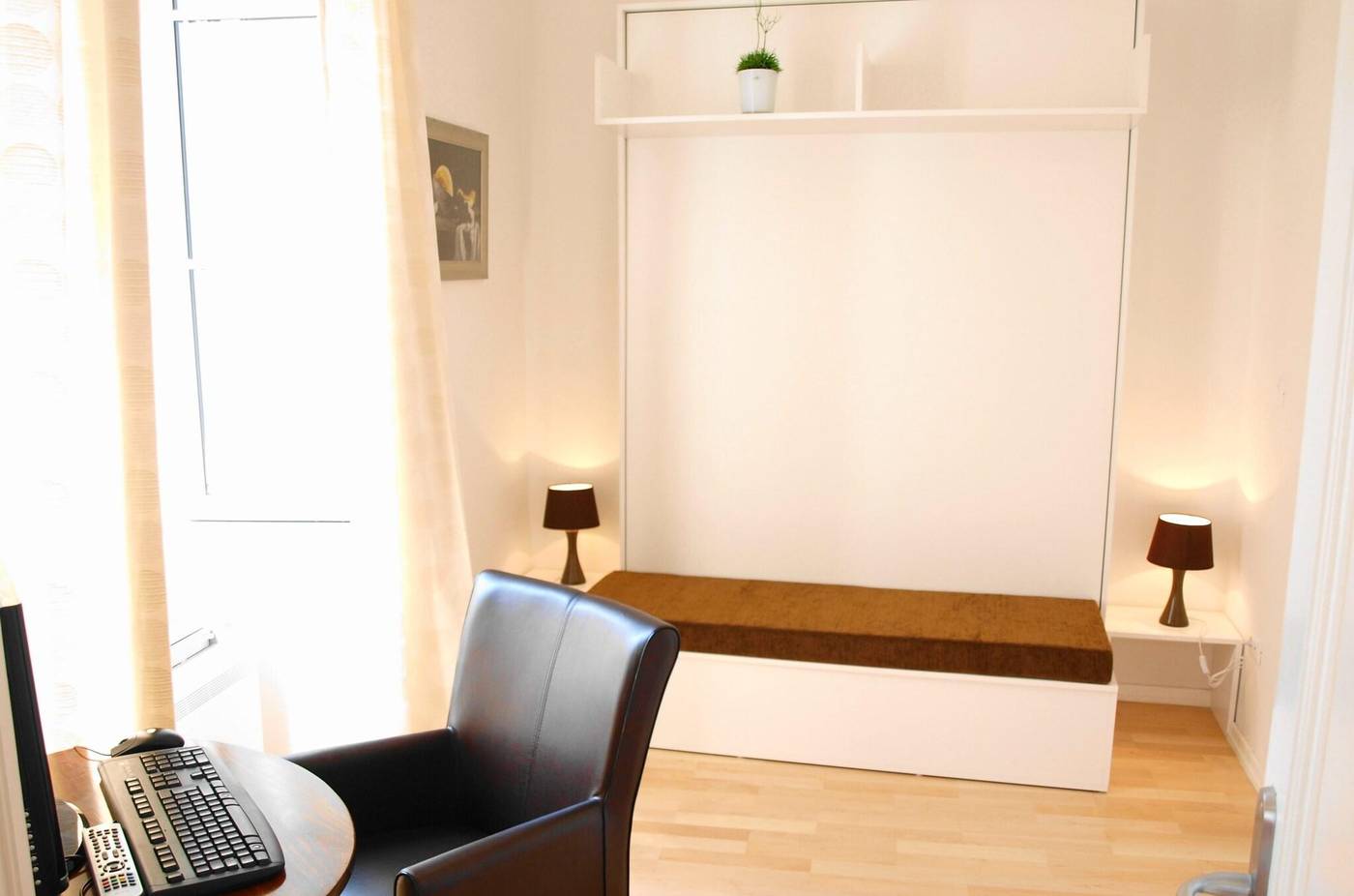 The-Miro-Studio-Apartments-Conferences-19