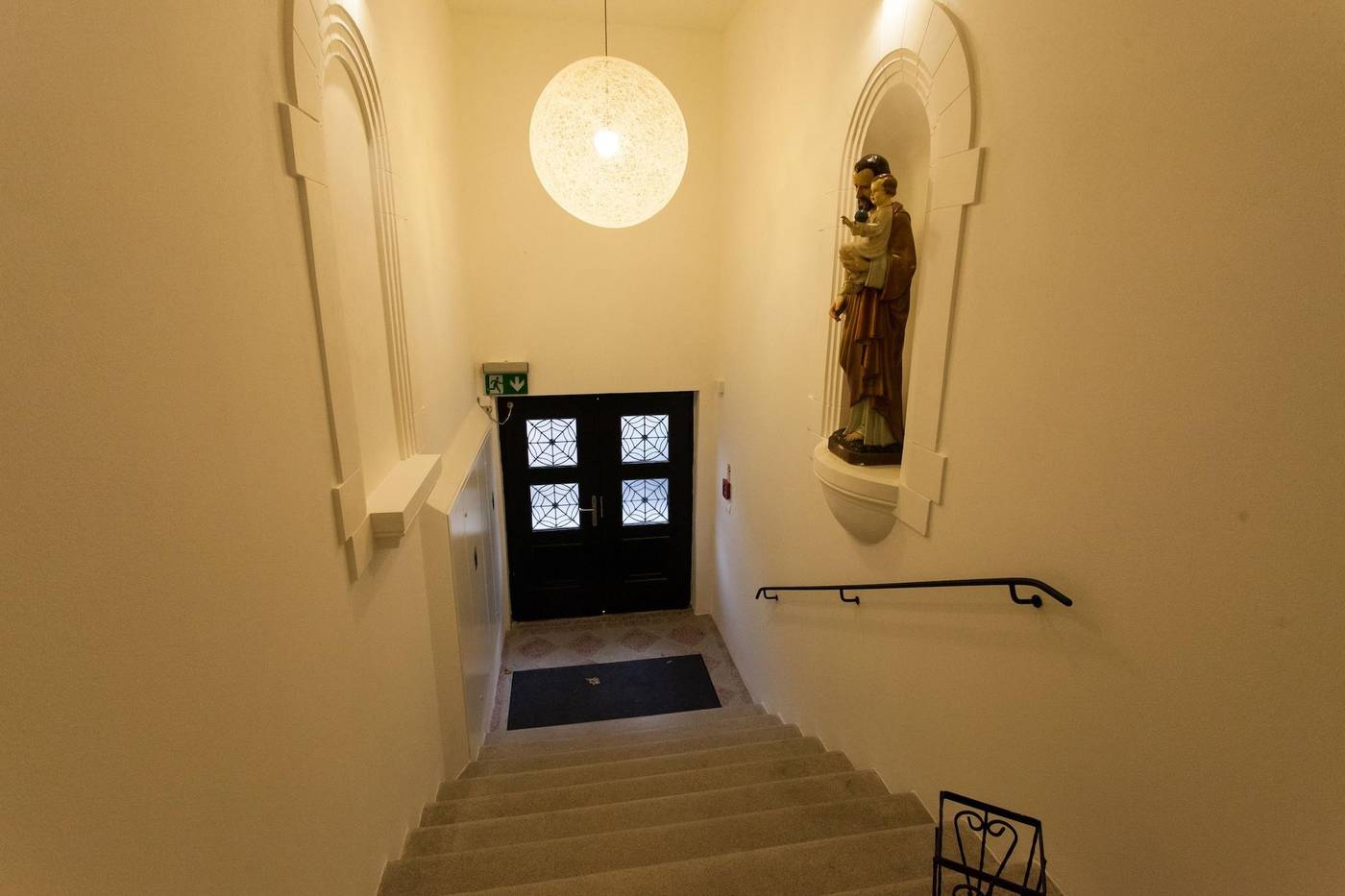 Centrum Salvator-Slovakia-BRATISLAVA-Lobby-10