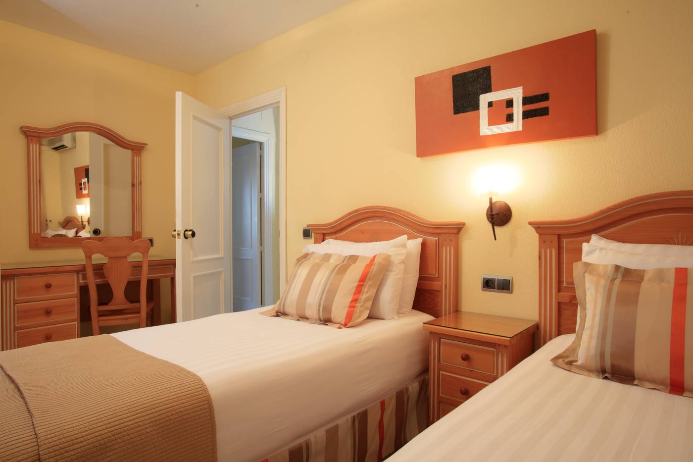 Macdonald-Dona-Lola-Room-21