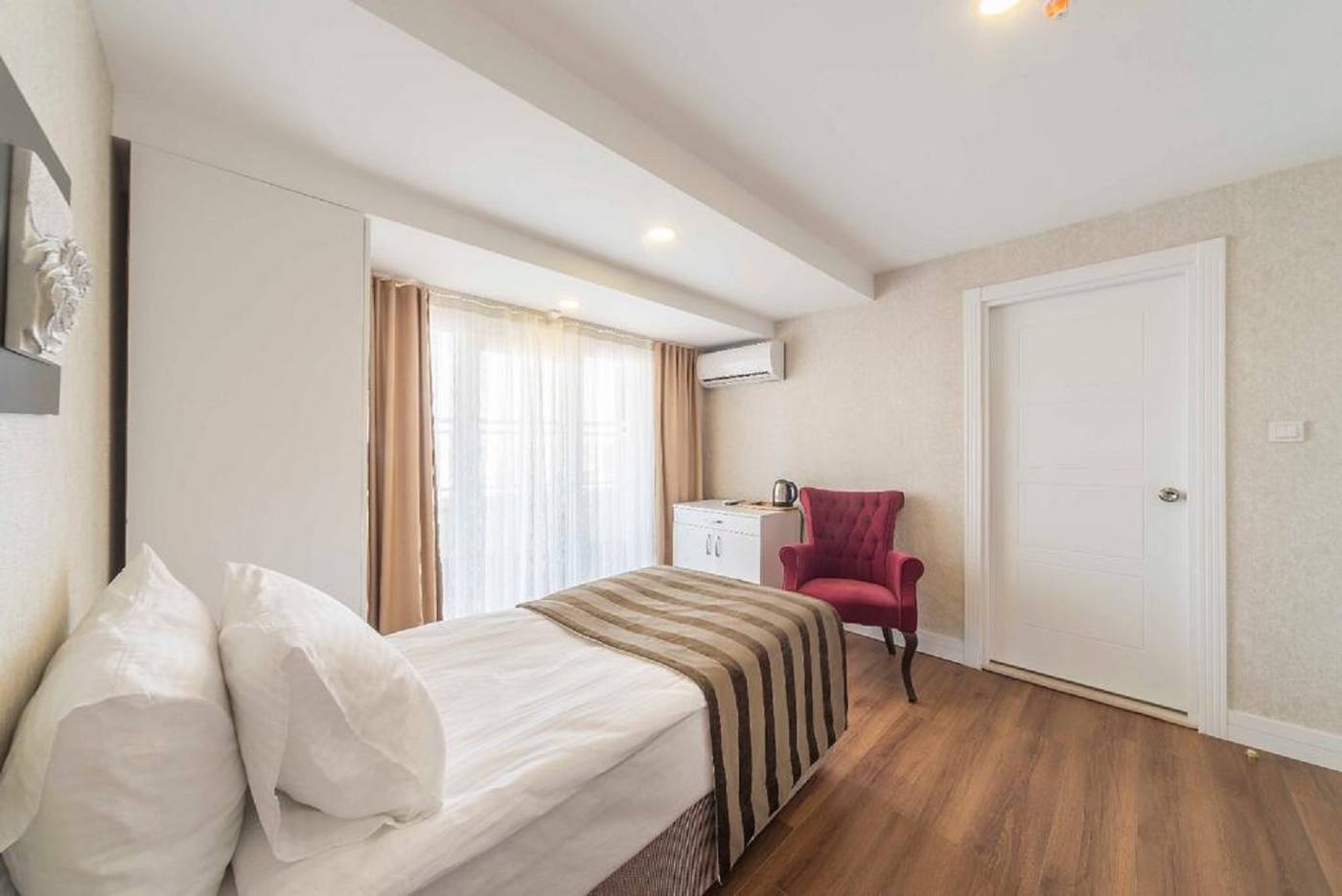 Kunlun-Kensington-Hotel-Istanbul-Room-16