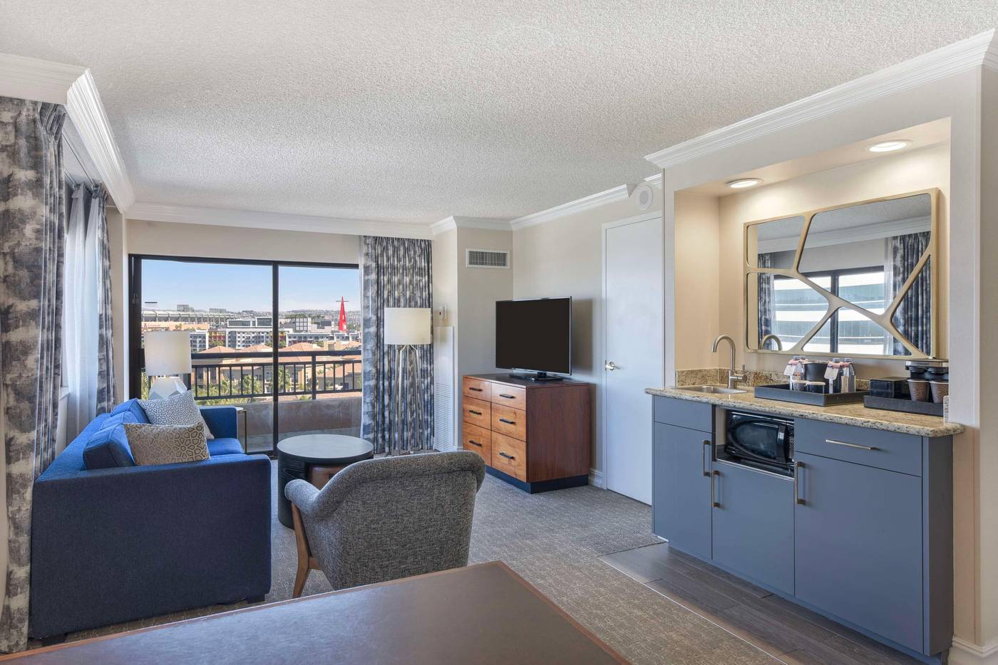 Embassy-Suites-by-Hilton-Anaheim-Orange-Room-9