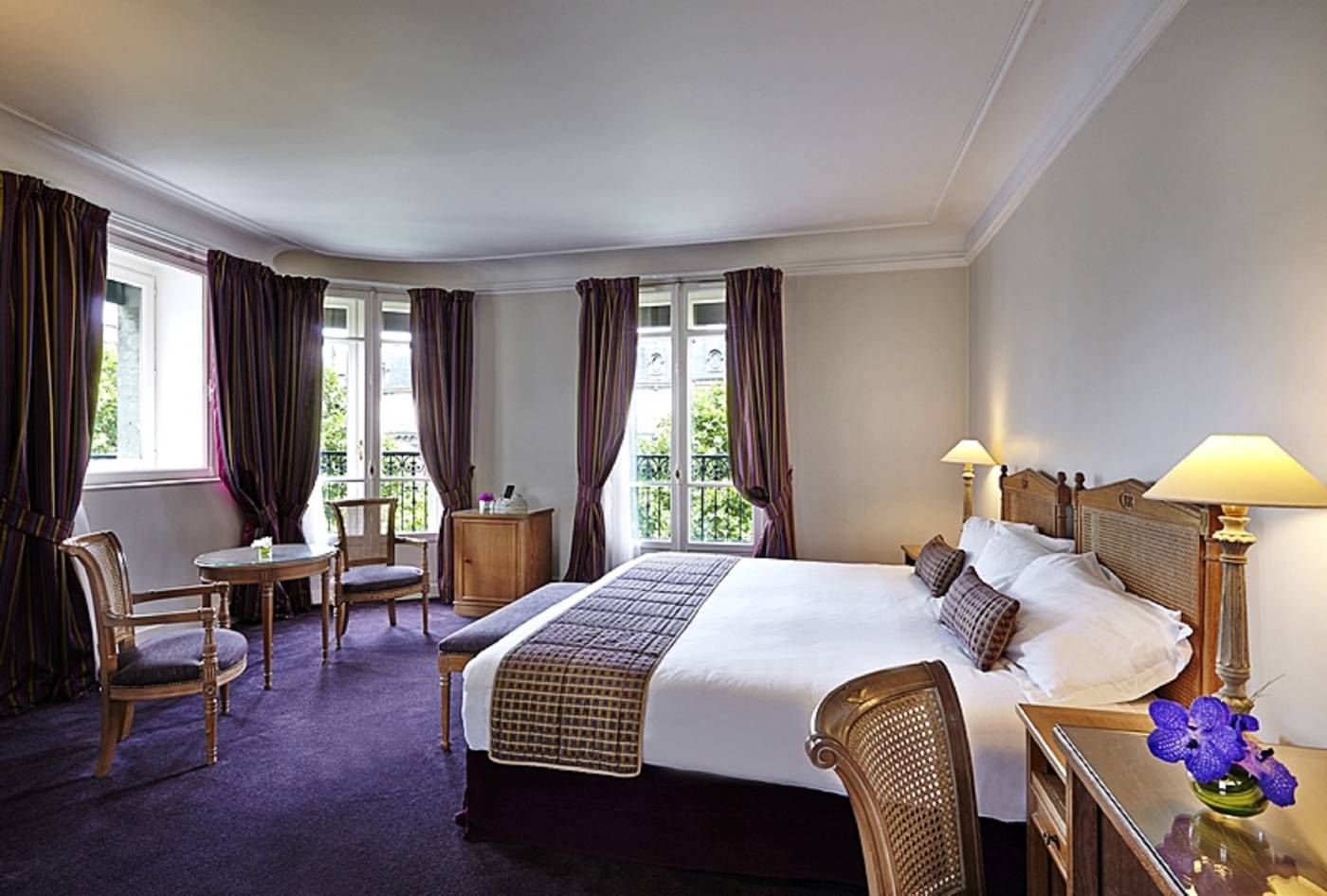 Royal-Arc-de-Triomphe-Room-2