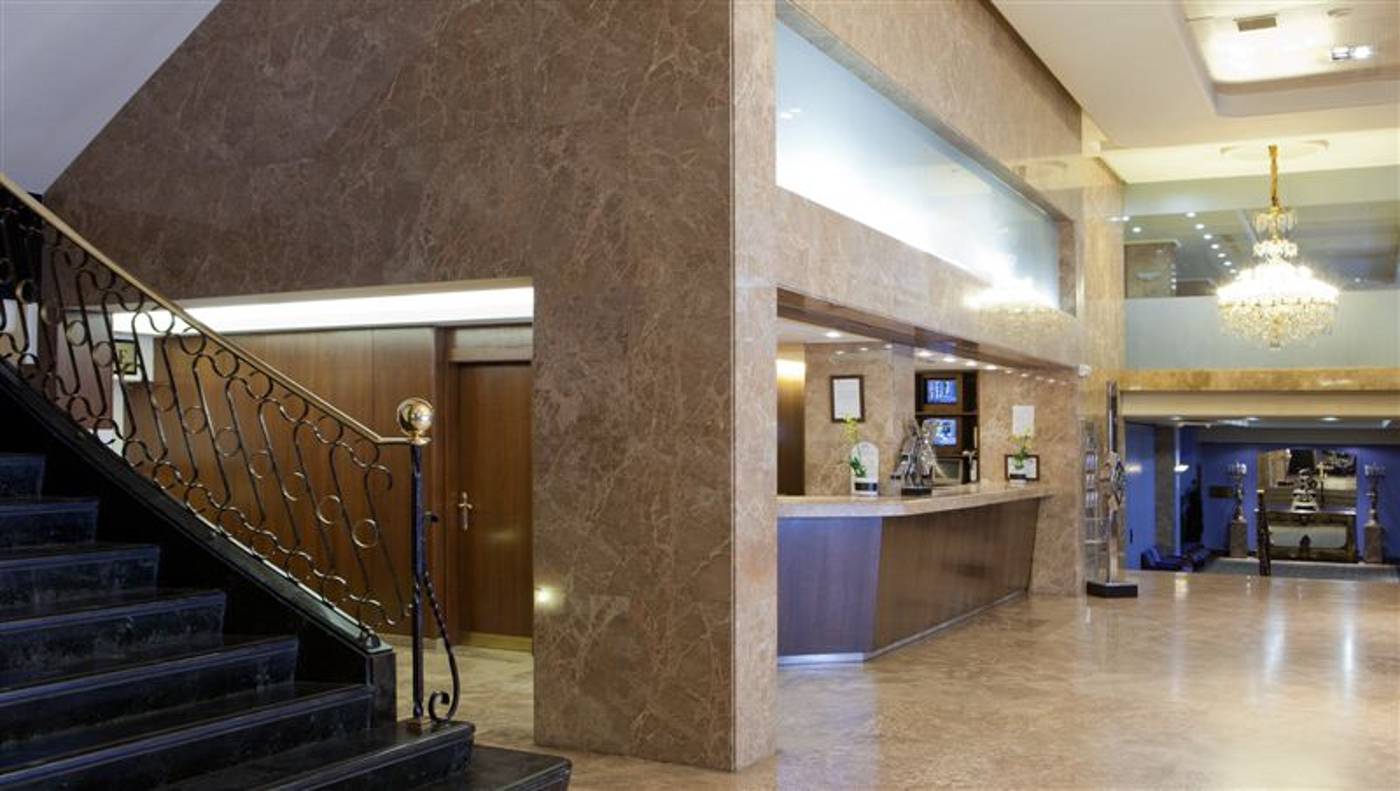 Santos-Agumar-Lobby-6