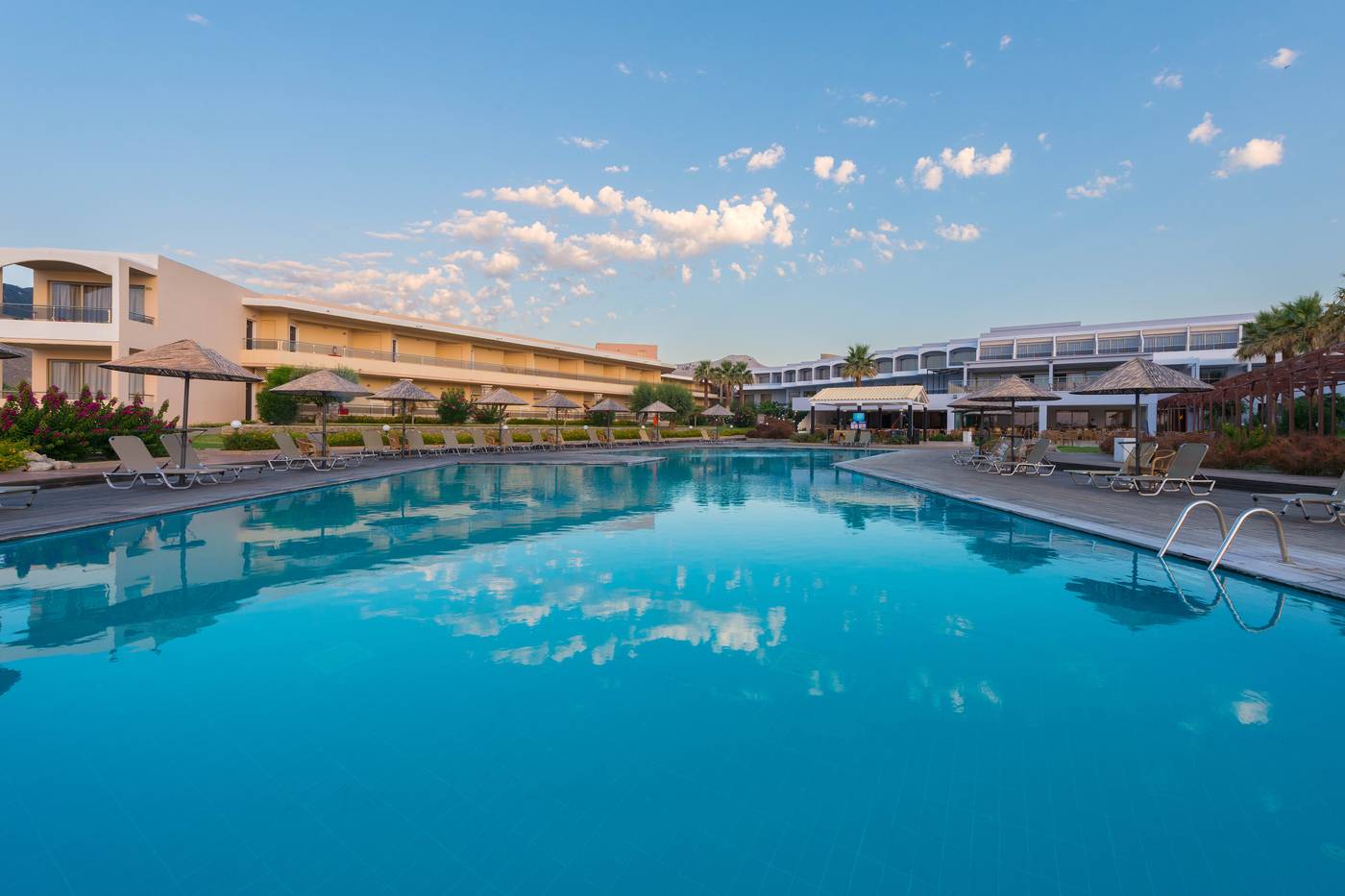 Lutania-Beach-Pool-3