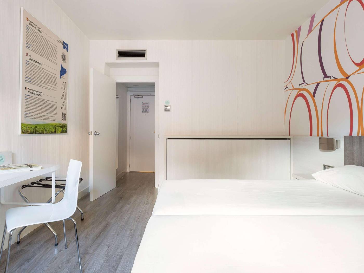 Ibis-Styles-Madrid-Prado-Room-25