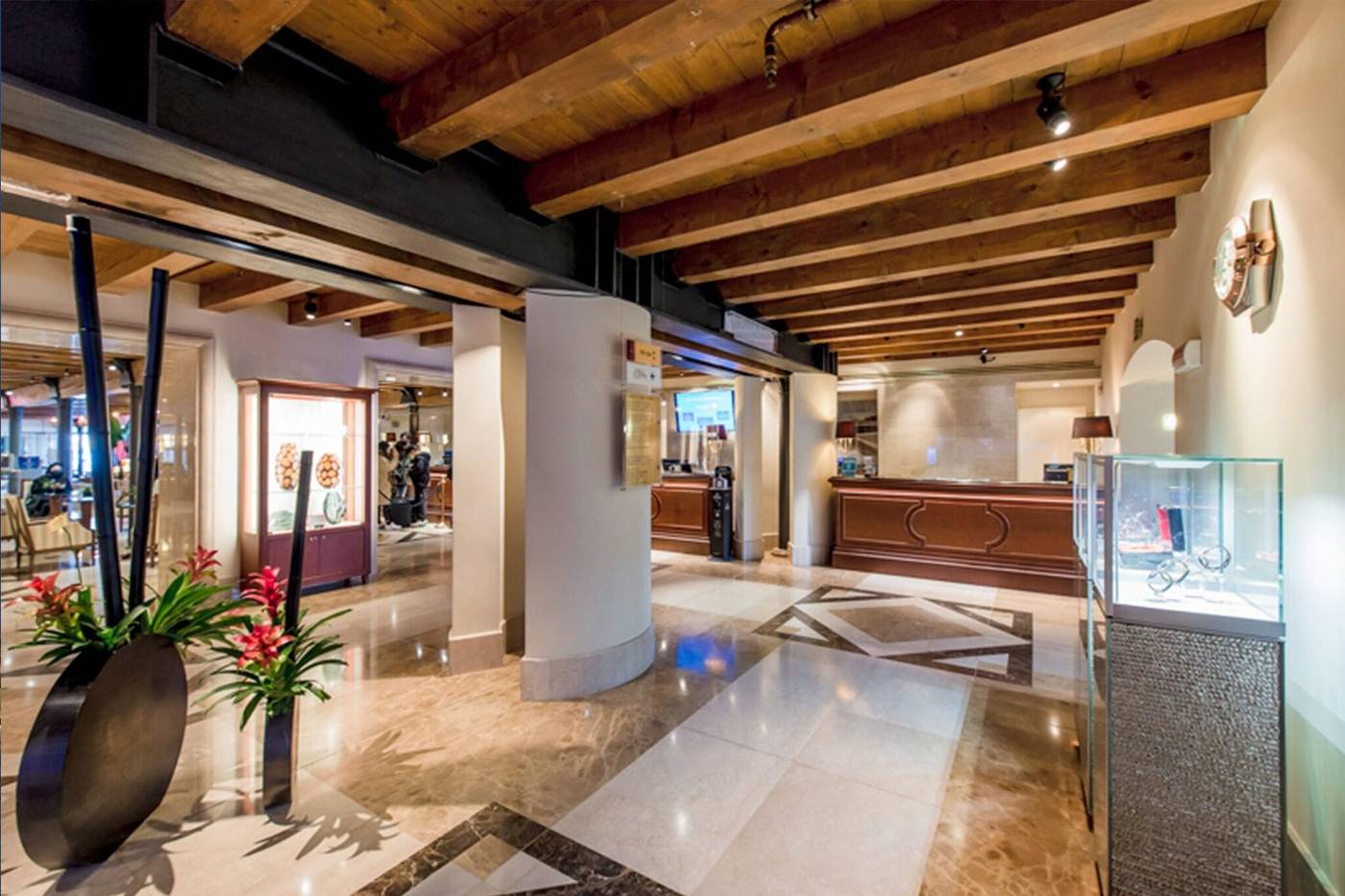 Hilton-Molino-Stucky-Venice-Lobby-18