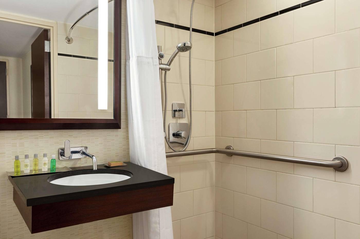 DoubleTree-by-Hilton-New-York-Downtown-Room-26