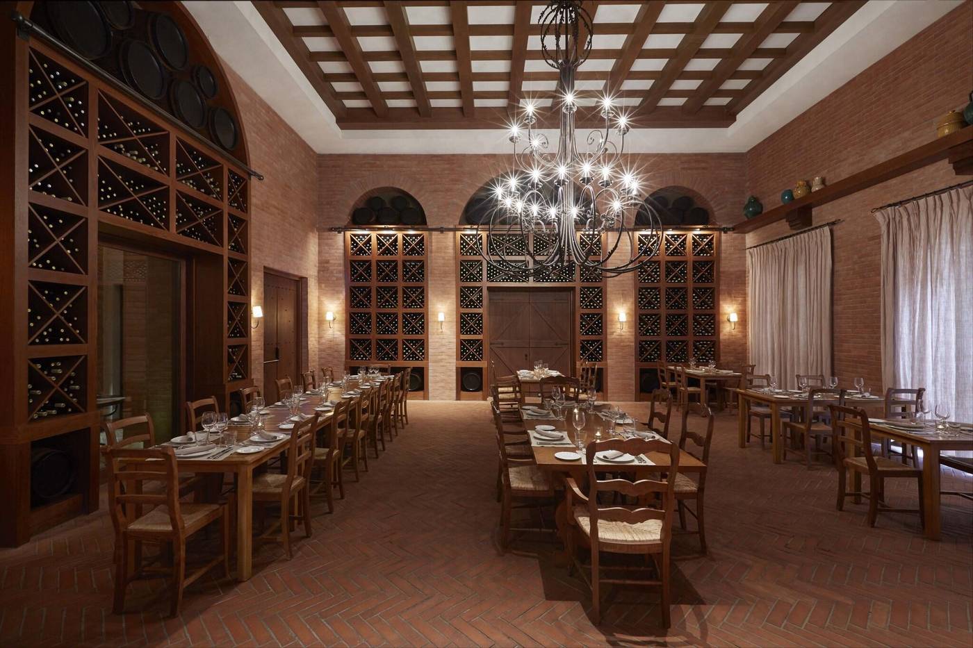 The-Romanos--A-Luxury-Collection-Resort-Restaurant-50