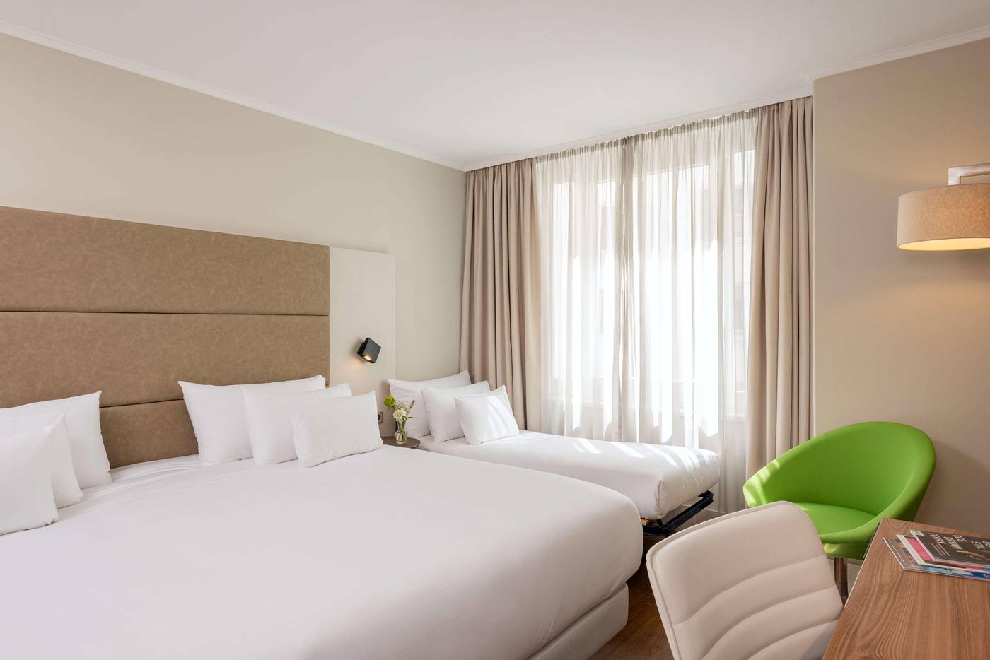 NH-Collection-Berlin-Mitte-am-Checkpoint-Charlie-Room-39