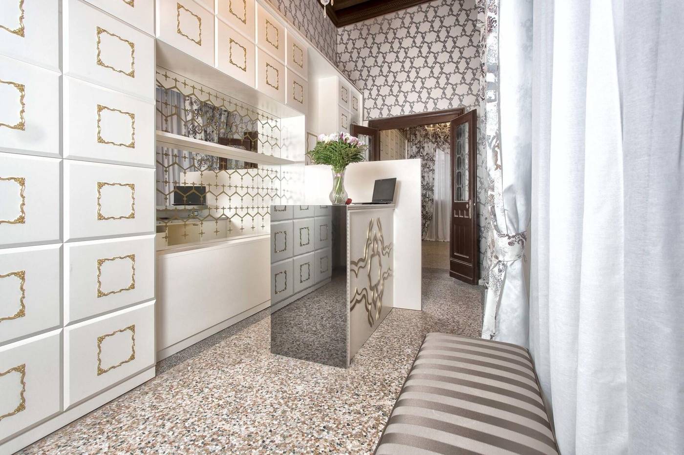 Hotel-C---Nobile-Corner-Lobby-44