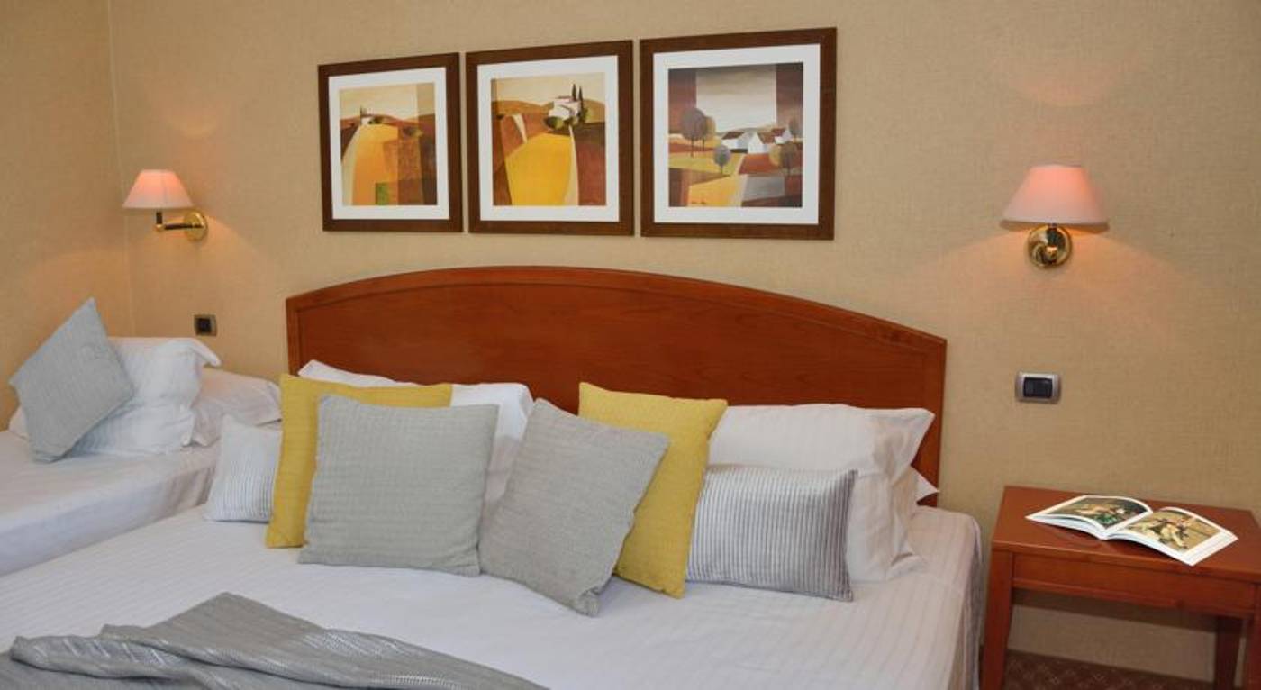 LH-Hotel-Lloyd-Rome-Room-29