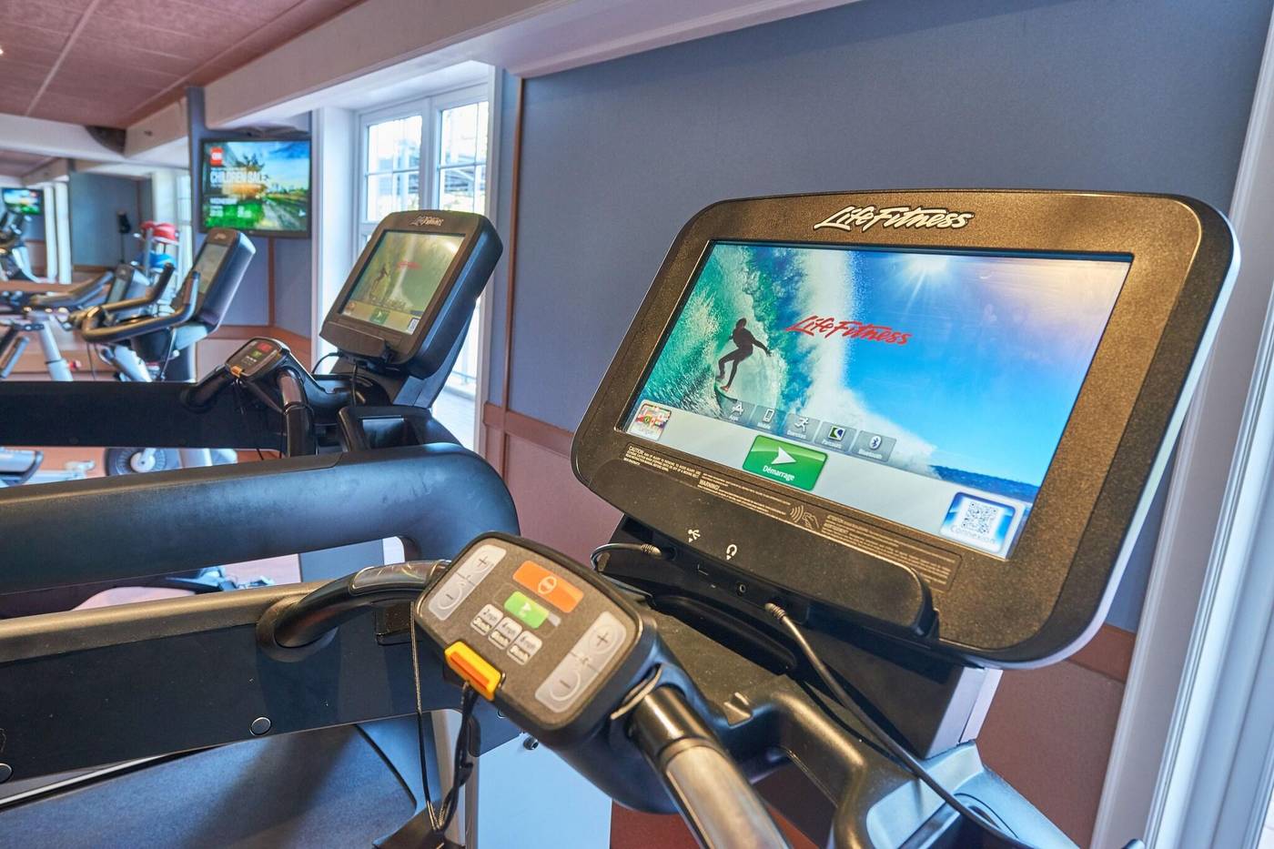 Disney-s-Hotel-New-York-Sports-and-Entertainment-25