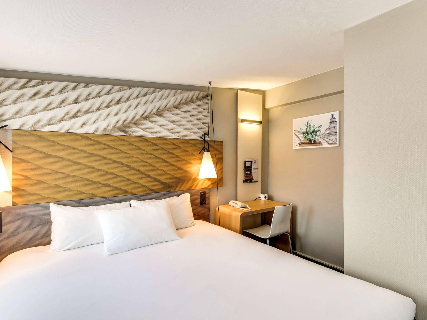 ibis-Paris-Grands-Boulevards-Opera-9th-Room-26