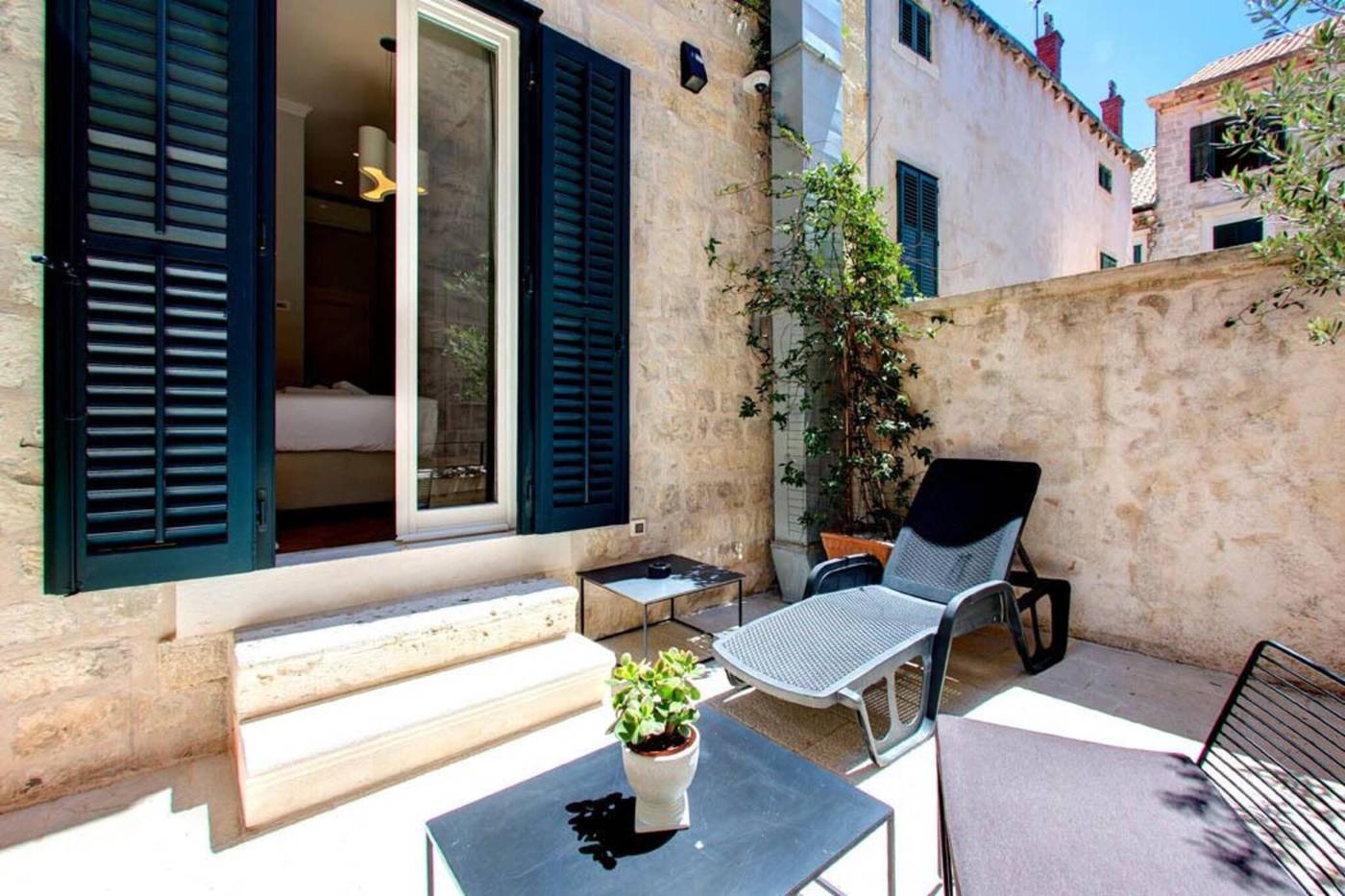 Guesthouse-Forty-Four-Room-6