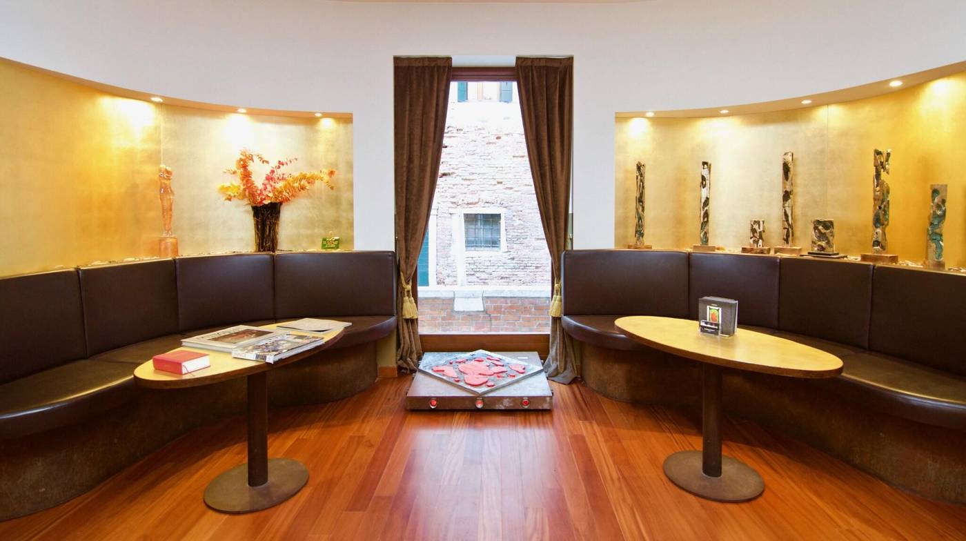 Hotel-Le-Isole-Lobby-10