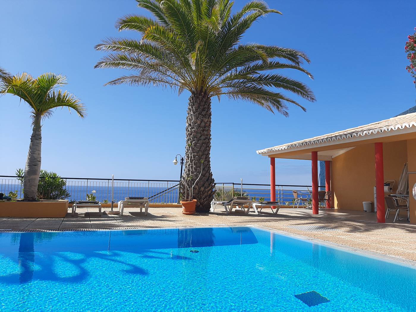 Hotel-Cais-da-Oliveira-Pool-5