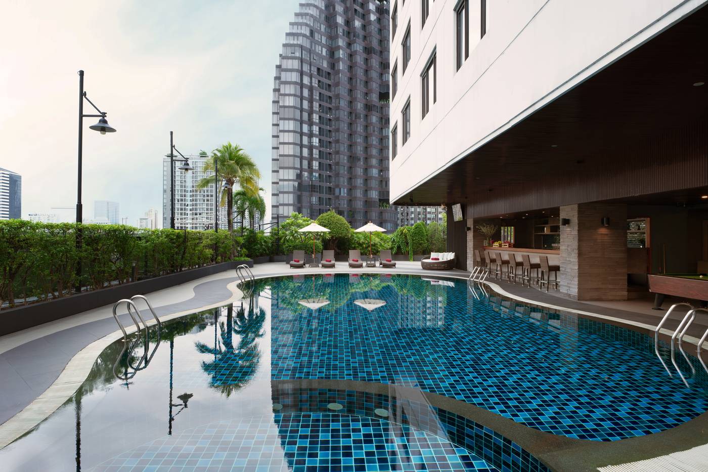 Avani-Ratchada-Bangkok-Pool-2