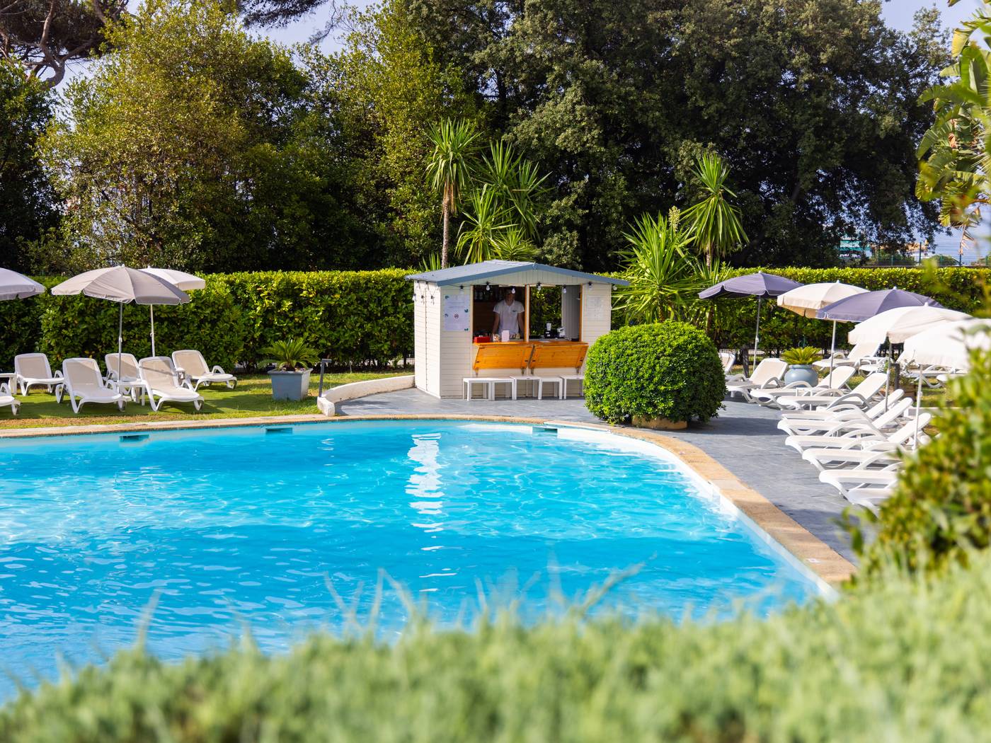 Luxotel-Cannes-Pool-3