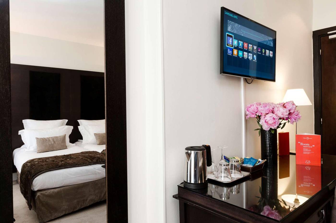 Hotel-Elysees-Bassano-Room-34