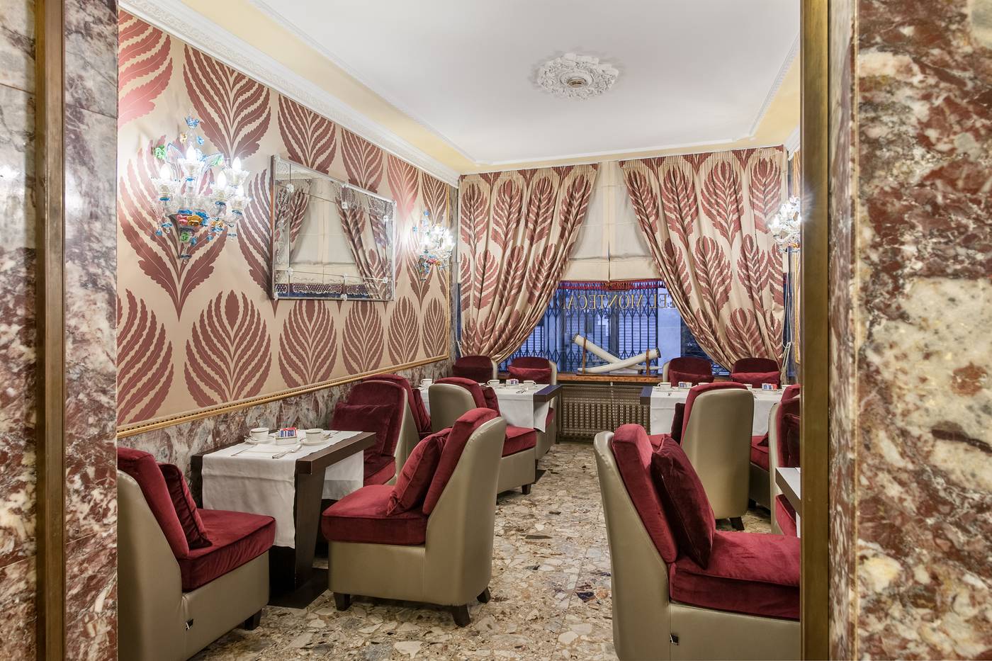 Hotel-Montecarlo-Lobby-13