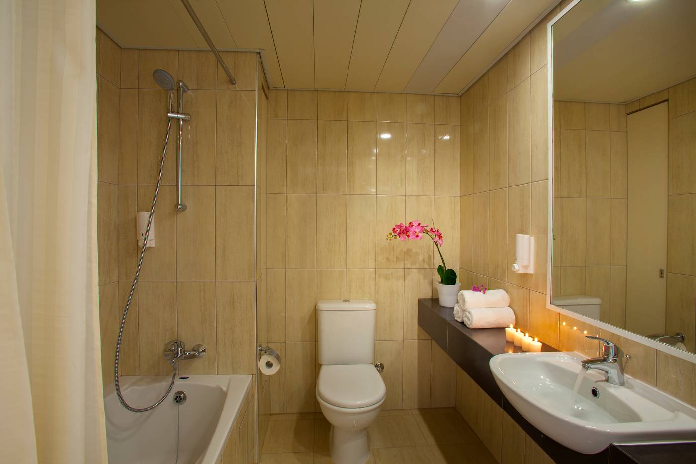 Queens-Bay-Hotel-Room-44