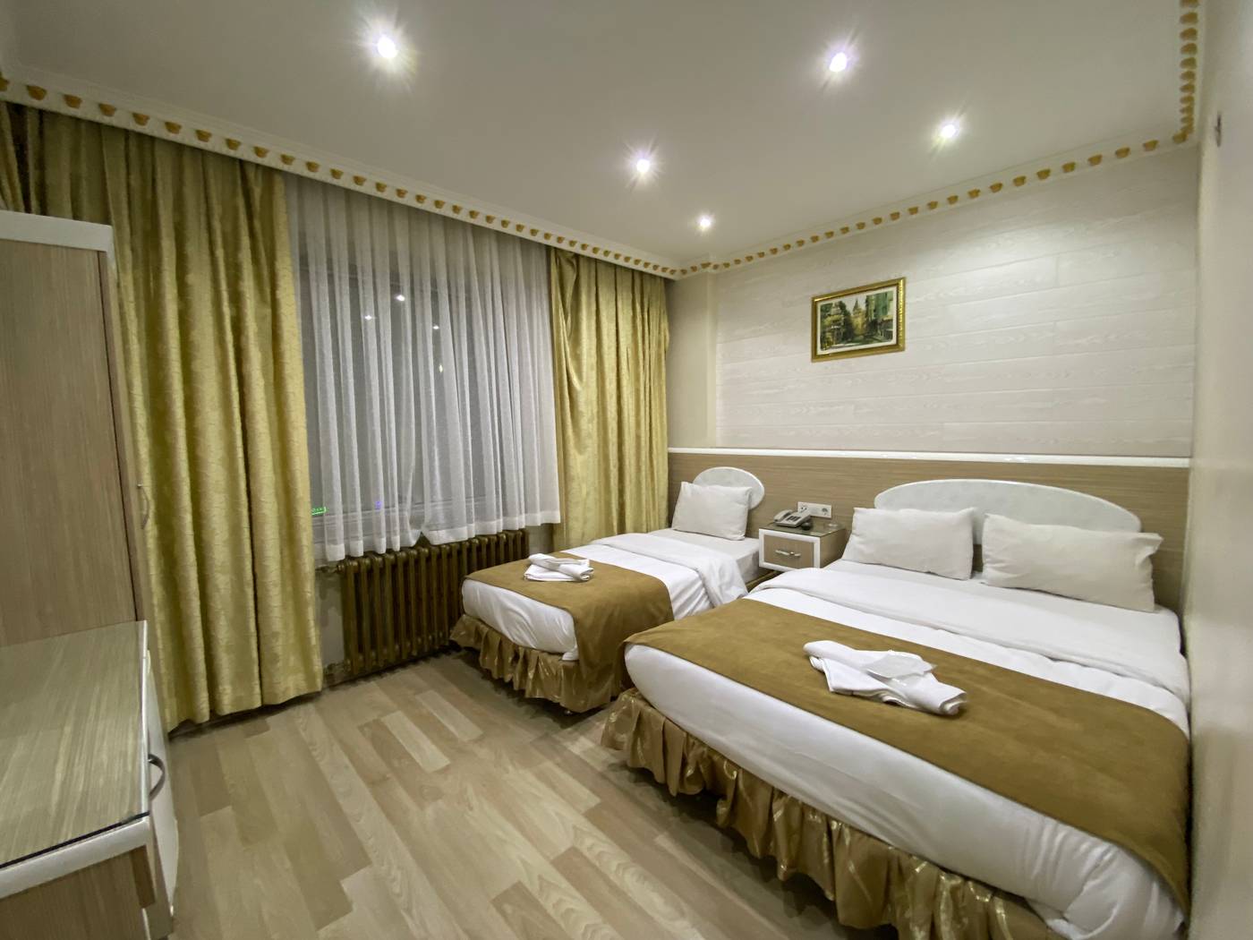 Grand-Oral-Hotel-Room-18