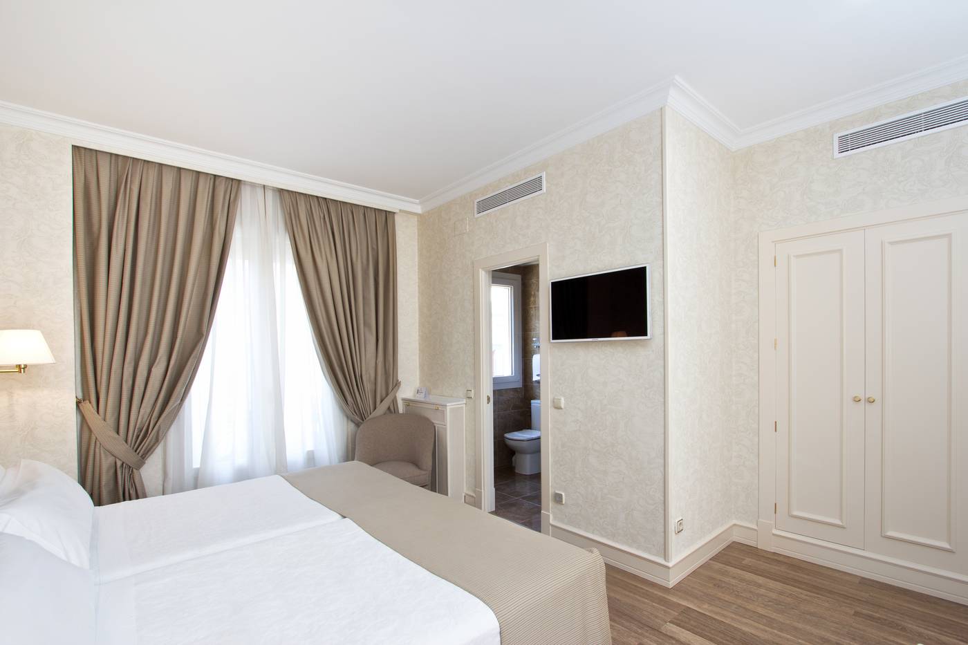 Hotel-Atlantico-Room-17