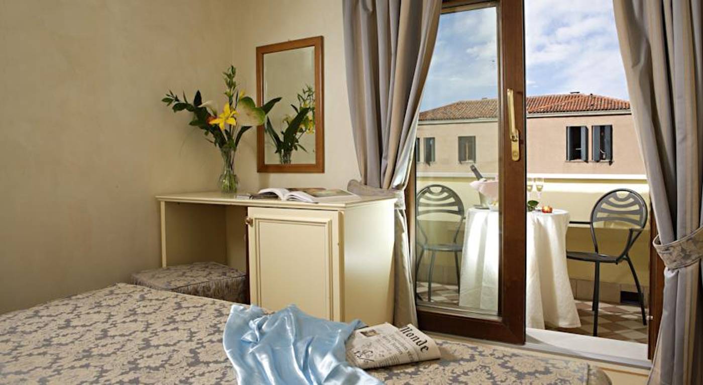 Hotel-Carlton-Capri-Room-1