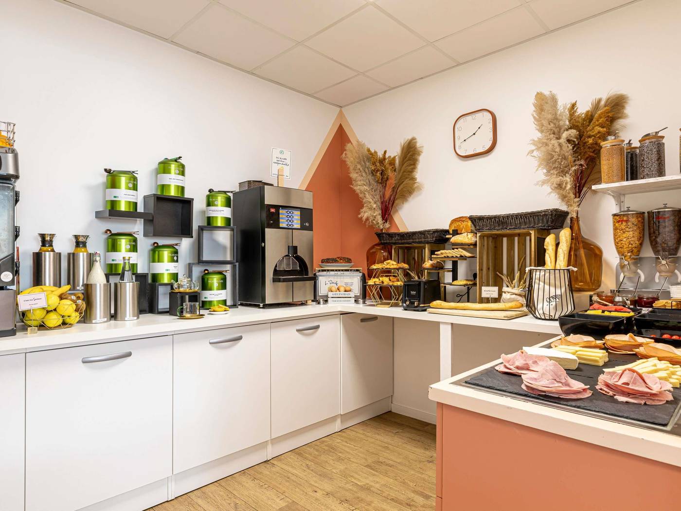 Ibis-Styles-Paris-Cambronne-General-view-46