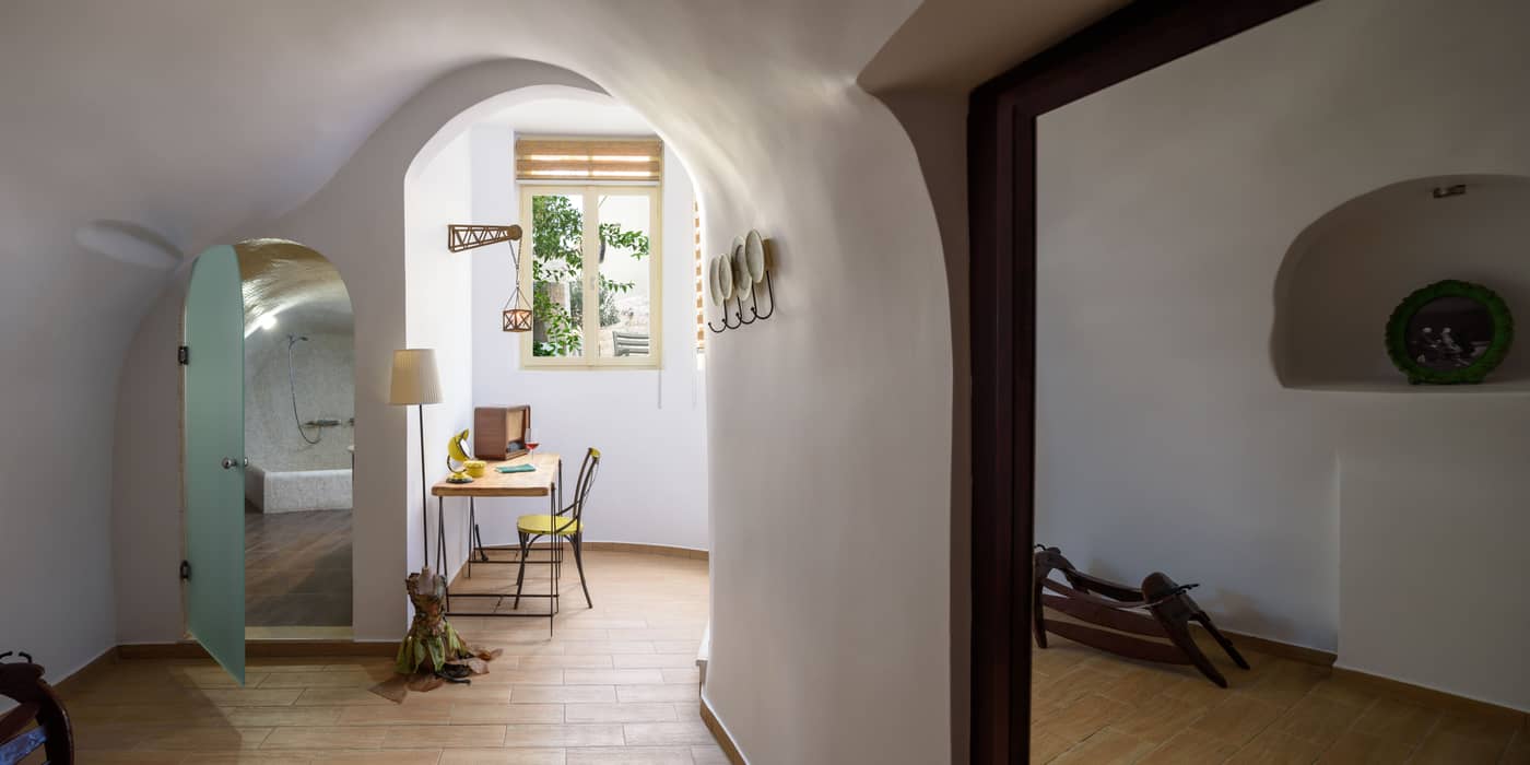 Suite-Home-Santorini-Room-12